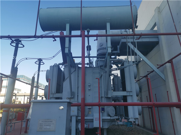 我公司承接龍口南山集團SFP11-400000/220KVA超高壓電力變壓器維護保養現場。